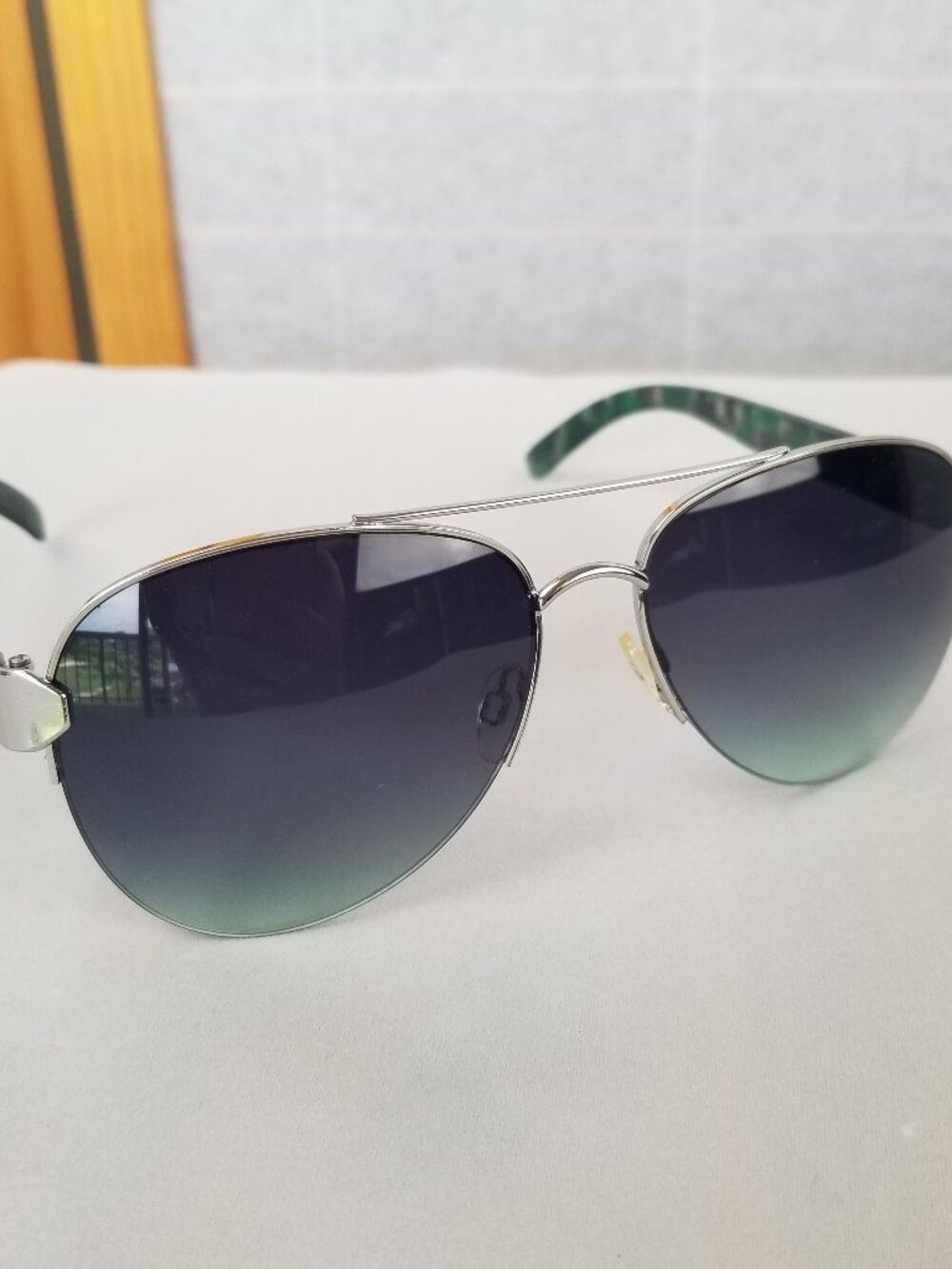 Aviator Sunglasses Metal Frame Green Tinted Tortoiseshell Accent EUC